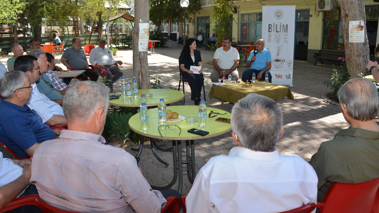 Bilim, kampüsten tarlaya ulaştı: Selçuk Üniversitesinden İçeri Çumra’da “Bilim Kafe” etkinliği